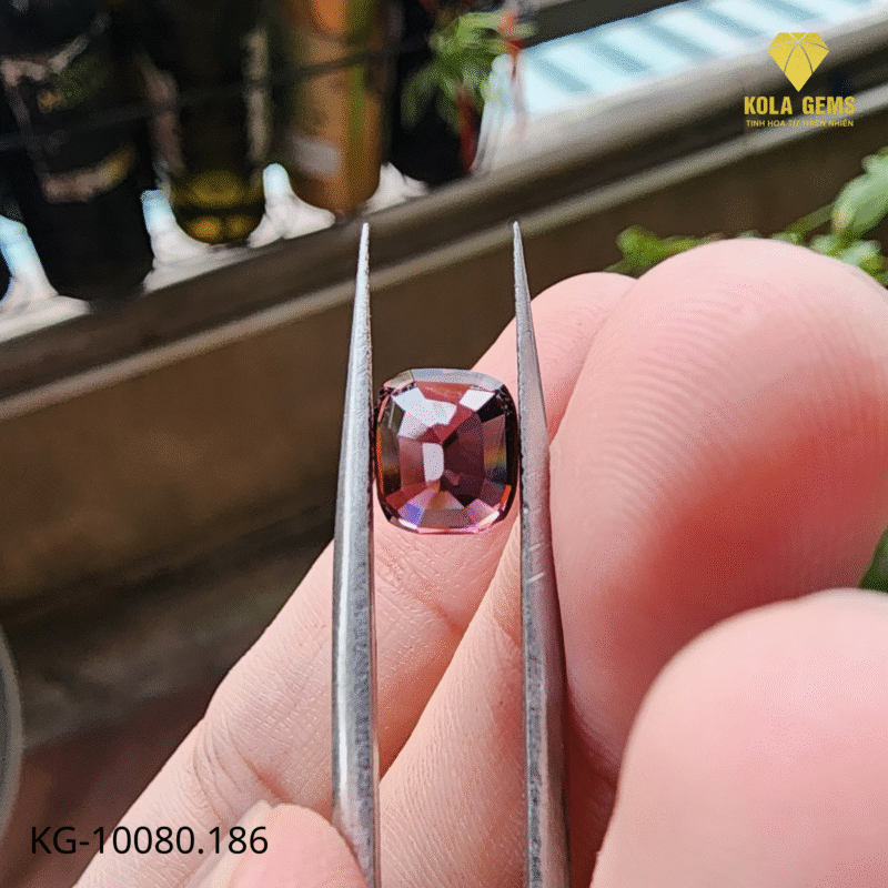 Spinel đỏ KG-10080.186 –  Sang Trọng và Quyến Rũ